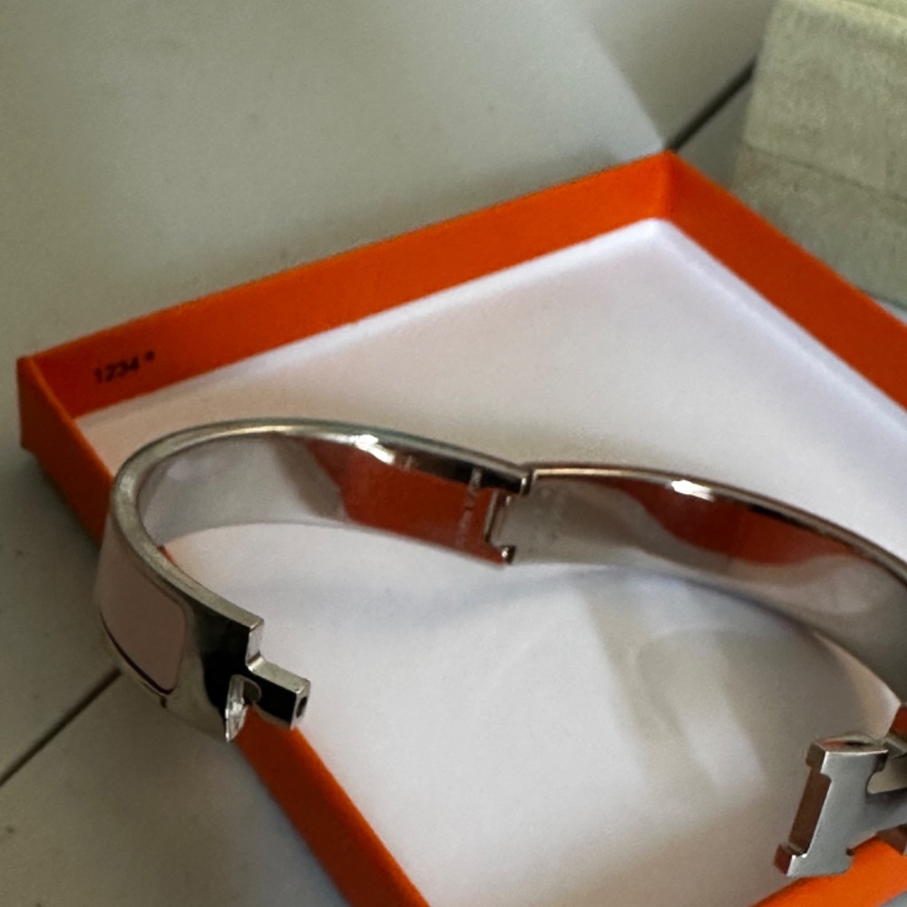 Hermes clique H bracelet, silver and pink (CURRENTLY BEING CLEANED) - Picture 2 of 3